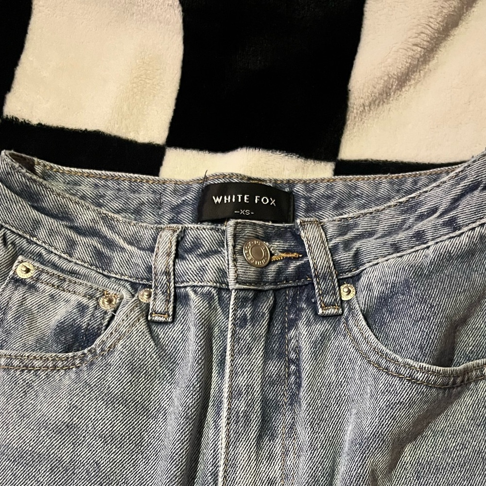 White Fox Who's That Girl Straight Leg Denim Jeans in Washed Blue. Brand new